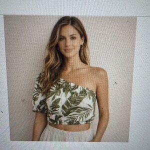 Abercrombie & Fitch Green Leaf One-Shoulder Crop Top